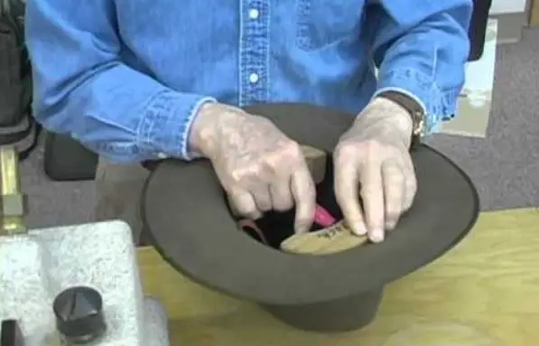 hat stretcher