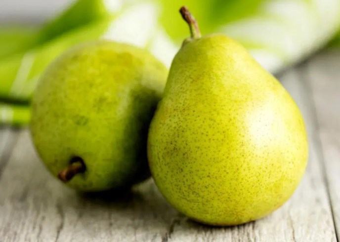 Horse eat Pear